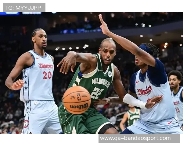 裁判明确表示比赛用球归雄鹿所有其他队员无权干涉此事